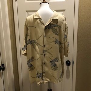 Axist Men's Silk Hawaiian shirt in EUC